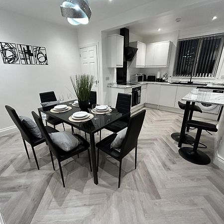 Lymer House - Stylish 3 Bedroom House In Вулвергемптон Екстериор снимка