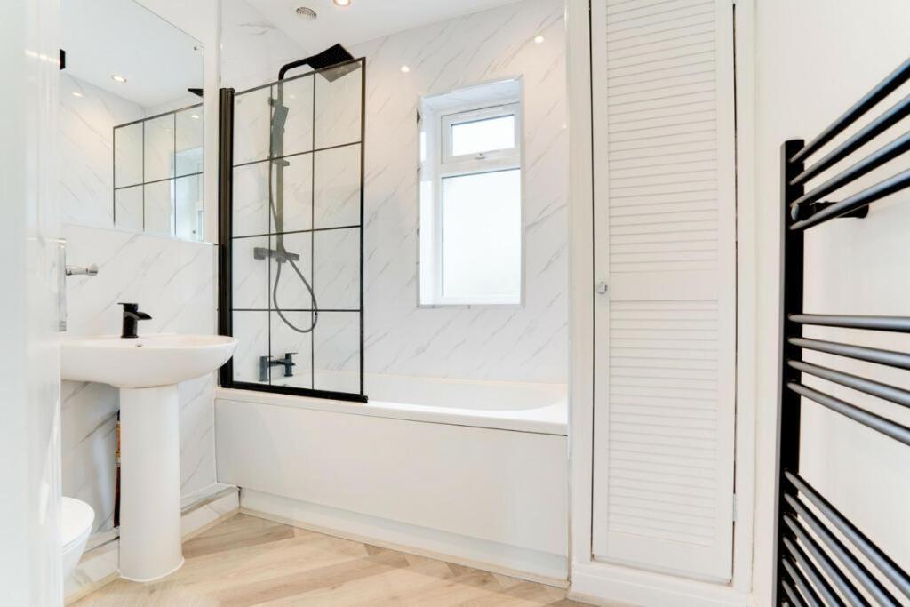 Lymer House - Stylish 3 Bedroom House In Вулвергемптон Стая снимка
