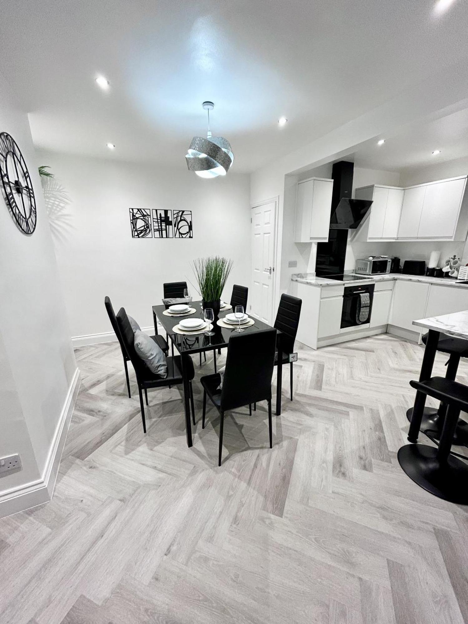 Lymer House - Stylish 3 Bedroom House In Вулвергемптон Екстериор снимка