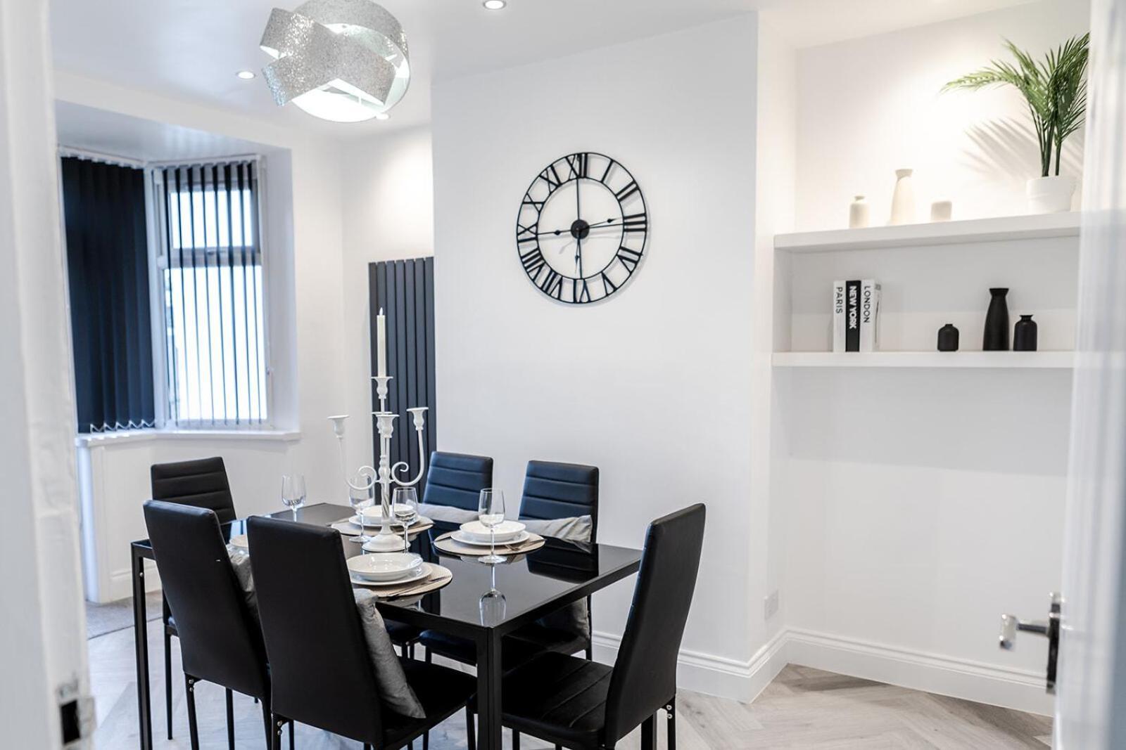 Lymer House - Stylish 3 Bedroom House In Вулвергемптон Екстериор снимка