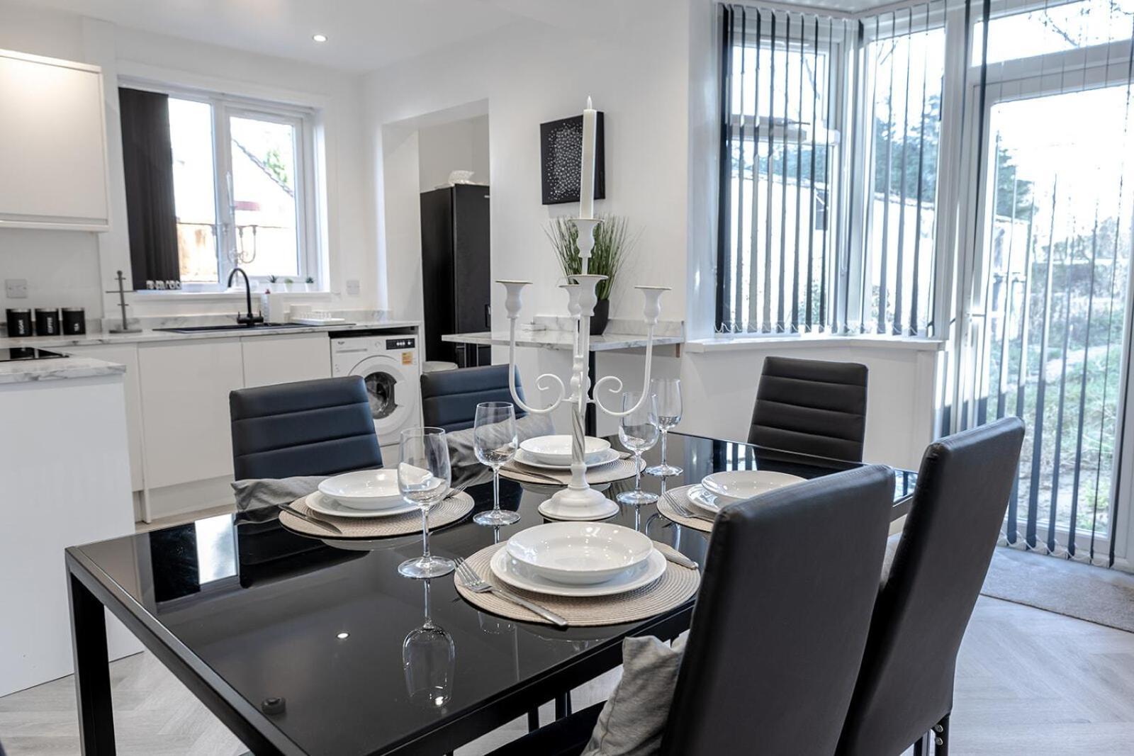Lymer House - Stylish 3 Bedroom House In Вулвергемптон Екстериор снимка