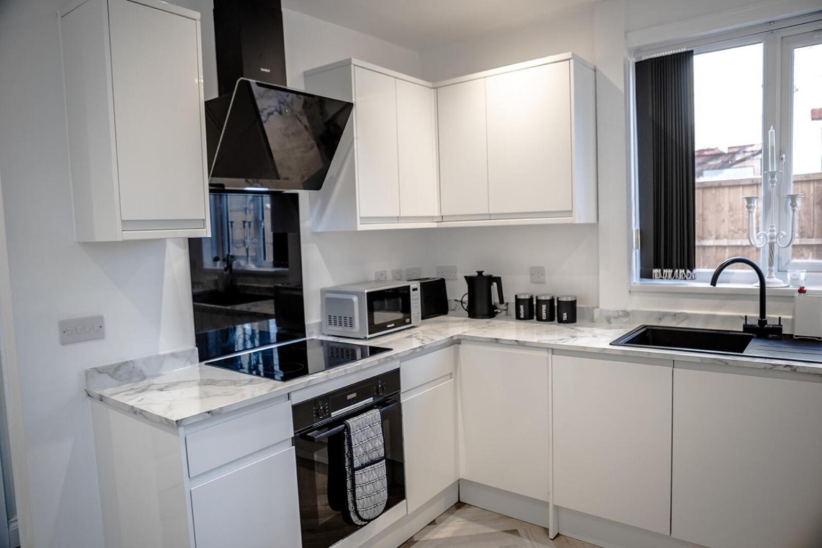 Lymer House - Stylish 3 Bedroom House In Вулвергемптон Екстериор снимка