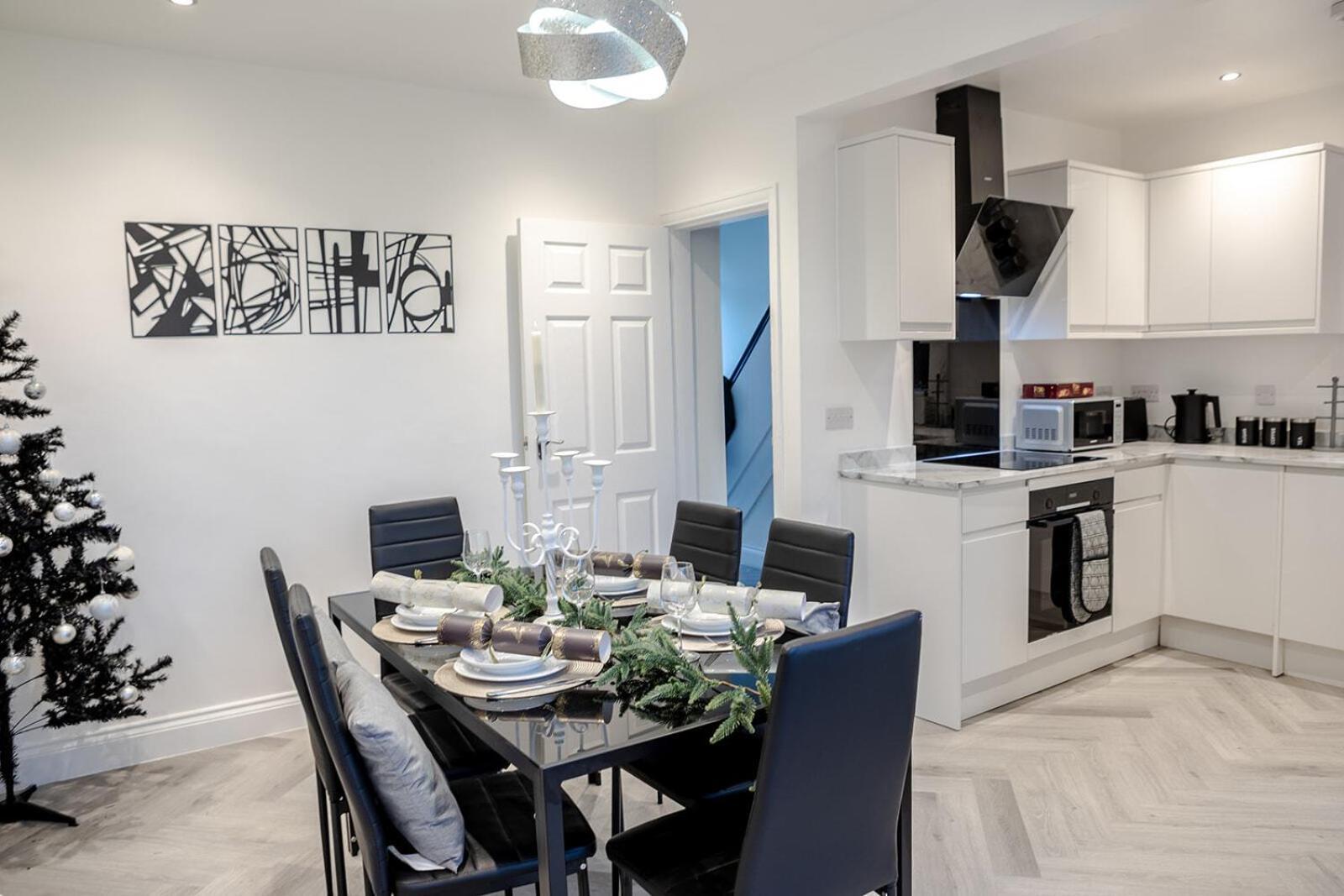Lymer House - Stylish 3 Bedroom House In Вулвергемптон Екстериор снимка