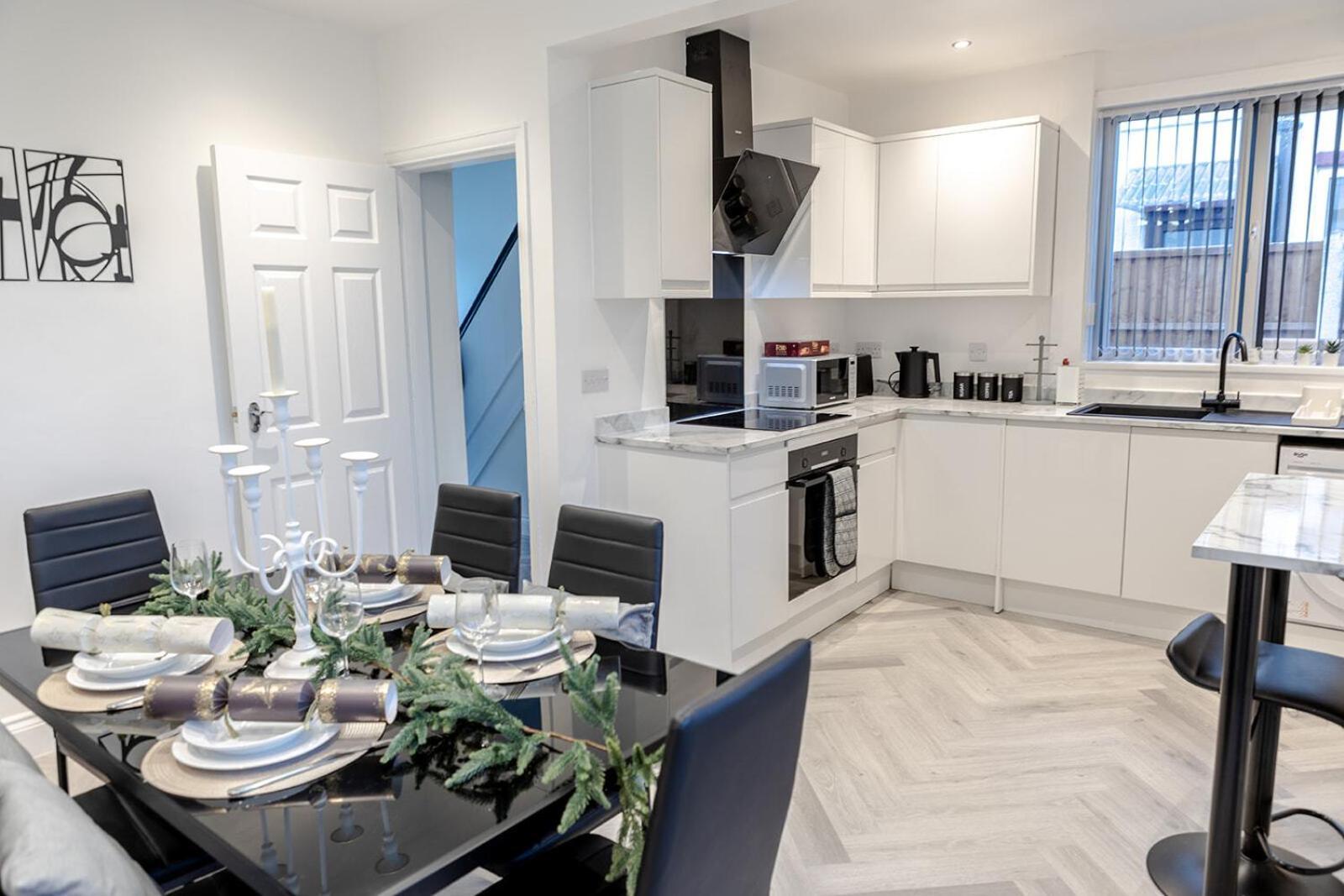 Lymer House - Stylish 3 Bedroom House In Вулвергемптон Екстериор снимка